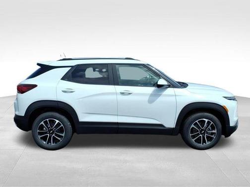 Summit White 2026 Chevrolet Trailblazer LT