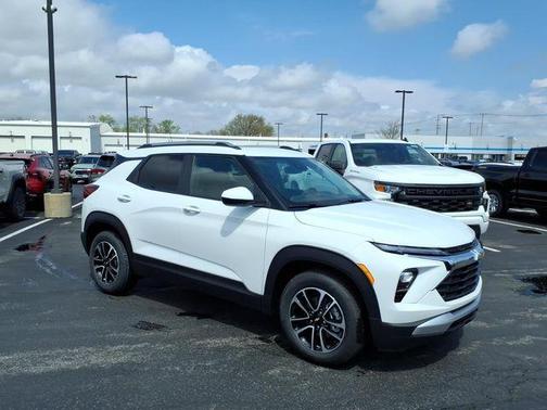 Summit White 2026 Chevrolet Trailblazer LT