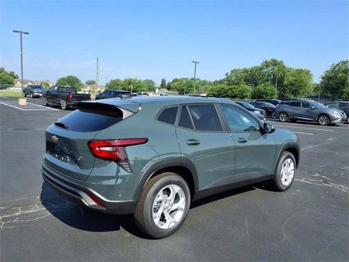 2025 Chevrolet Trax LS