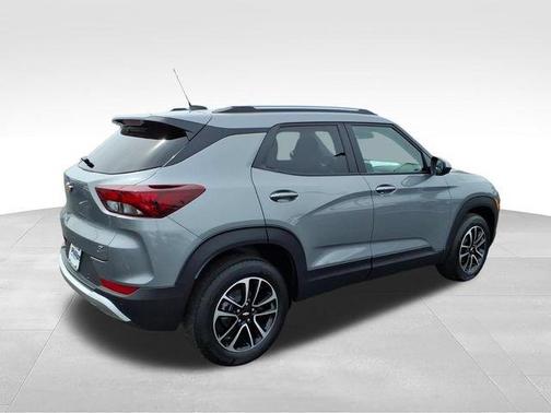 Sterling Gray Metallic 2026 Chevrolet Trailblazer LT