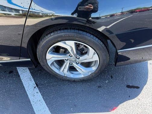 Crystal Black Pearl 2020 Honda Accord EX 1.5T