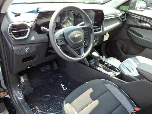 Mosaic Black Metallic 2026 Chevrolet Trailblazer LS