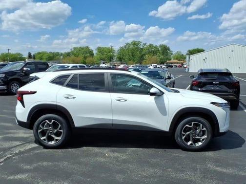 Summit White 2026 Chevrolet Trax LT