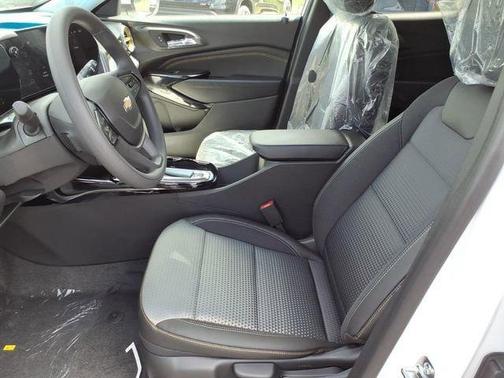 Summit White 2026 Chevrolet Trax LT