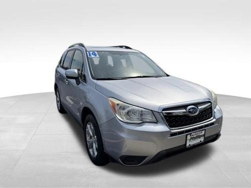 Ice Silver Metallic 2014 Subaru Forester 2.5i Premium