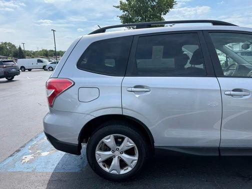 Ice Silver Metallic 2014 Subaru Forester 2.5i Premium