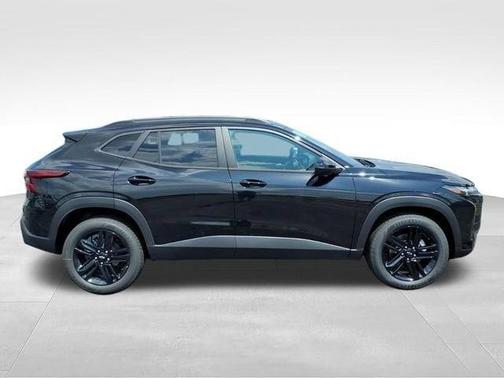 Mosaic Black Metallic 2026 Chevrolet Trax ACTIV