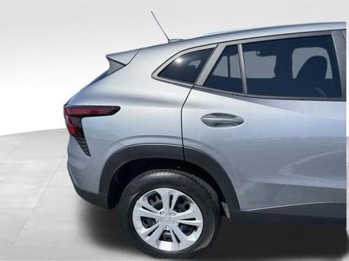 Sterling Gray Metallic 2024 Chevrolet Trax LS