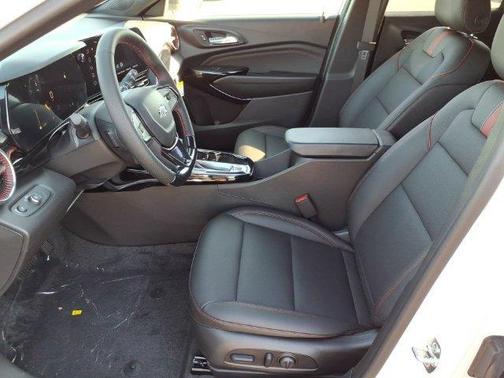 Summit White 2026 Chevrolet Trax 2RS