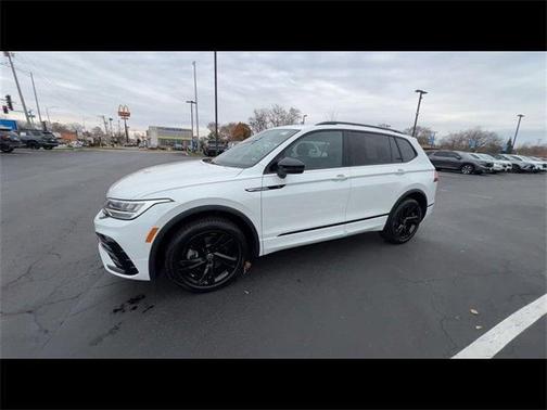 2023 Volkswagen Tiguan 2.0T SE R-Line Black