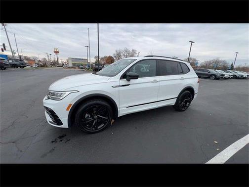 2023 Volkswagen Tiguan 2.0T SE R-Line Black