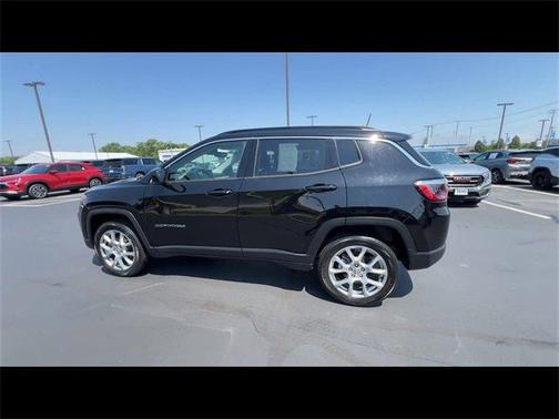 2022 Jeep Compass Latitude Lux
