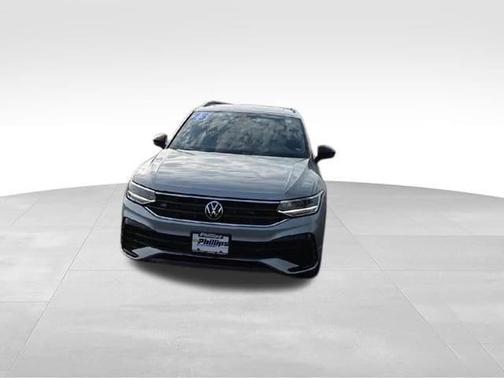 Pyrite Silver Metallic 2023 Volkswagen Tiguan 2.0T SE R-Line Black