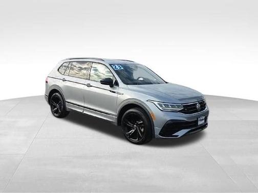 Pyrite Silver Metallic 2023 Volkswagen Tiguan 2.0T SE R-Line Black