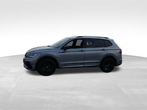 Pyrite Silver Metallic 2023 Volkswagen Tiguan 2.0T SE R-Line Black