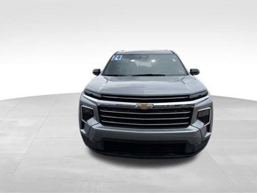 Sterling Gray Metallic 2024 Chevrolet Traverse LT
