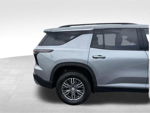 Sterling Gray Metallic 2024 Chevrolet Traverse LT