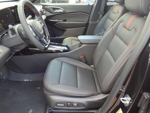 Mosaic Black Metallic 2026 Chevrolet Trax 2RS