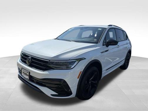 Opal White Pearl Effect 2024 Volkswagen Tiguan 2.0T SE R-Line Black