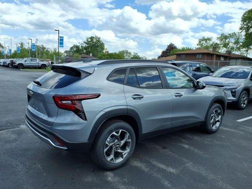 Sterling Gray Metallic 2026 Chevrolet Trax LT
