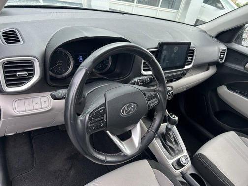 2022 Hyundai VENUE SEL