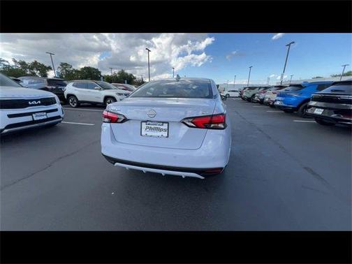 2023 Nissan Versa 1.6 SV