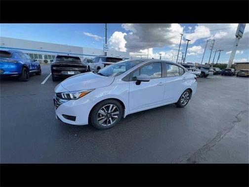 2023 Nissan Versa 1.6 SV