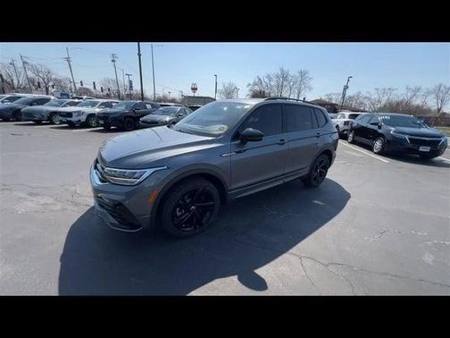 2023 Volkswagen Tiguan 2.0T SE R-Line Black