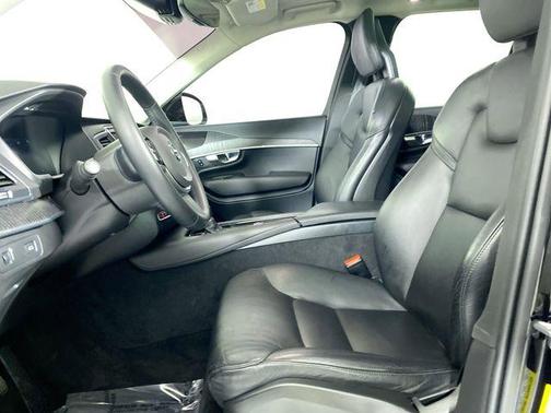 2020 Volvo XC90 T6 Momentum 6 Passenger