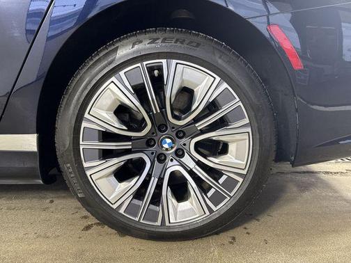Carbon Black Metallic 2023 BMW i7 xDrive60