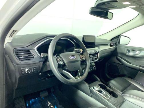 2022 Ford Escape Titanium Hybrid