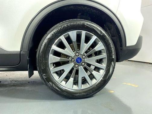 2022 Ford Escape Titanium Hybrid