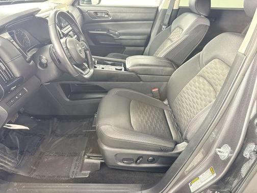 Gun Metallic 2025 Nissan Pathfinder SV