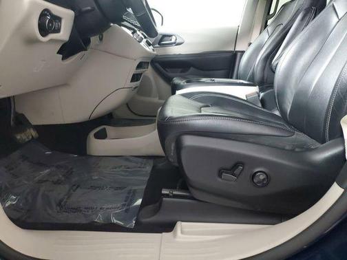 2022 Chrysler Pacifica Touring-L