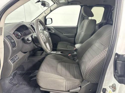 Glacier White 2018 Nissan Frontier SV