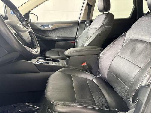 2020 Ford Escape Titanium Hybrid