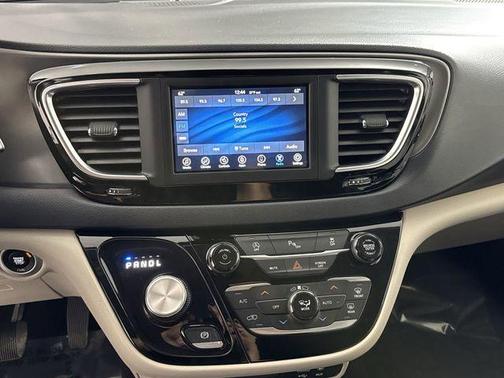 2020 Chrysler Pacifica Touring-L