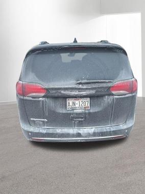 2020 Chrysler Pacifica Touring-L