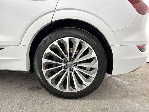 2019 Audi e-tron Prestige