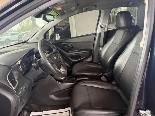 Midnight Blue Metallic 2022 Chevrolet Trax LT