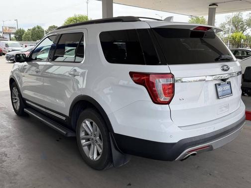 Oxford White 2017 Ford Explorer XLT