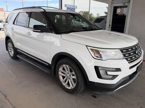 Oxford White 2017 Ford Explorer XLT