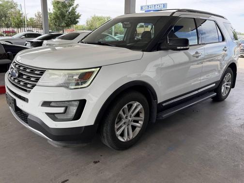Oxford White 2017 Ford Explorer XLT