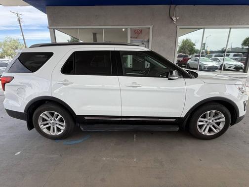 Oxford White 2017 Ford Explorer XLT