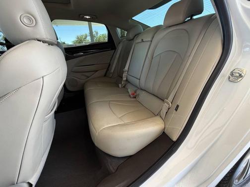 Summit White 2019 Buick LaCrosse Premium