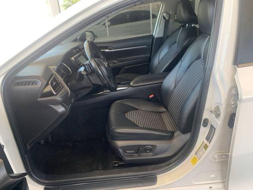 Super White 2020 Toyota Camry SE