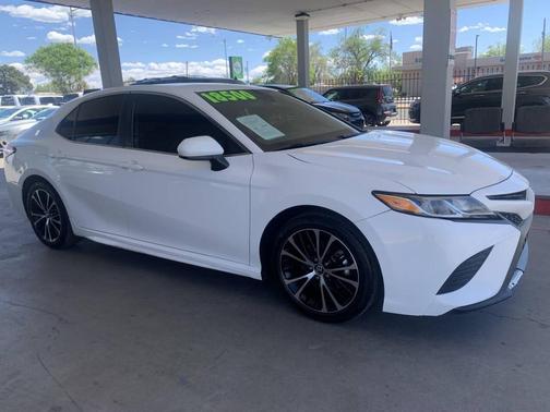Super White 2020 Toyota Camry SE