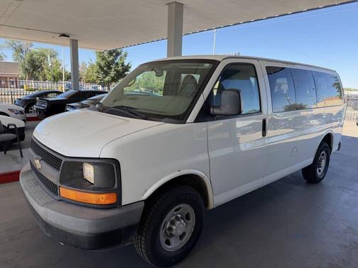 Summit White 2015 Chevrolet Express 2500 LT