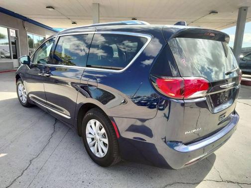 2018 Chrysler Pacifica Touring-L