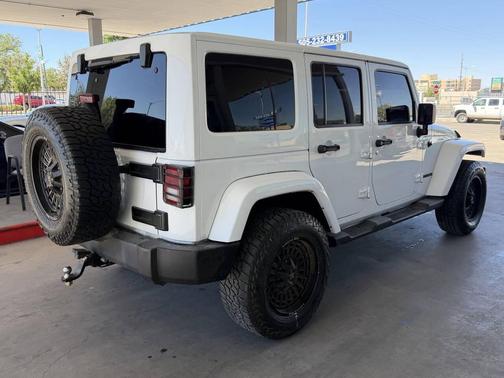Bright White Clearcoat 2013 Jeep Wrangler Unlimited Sahara